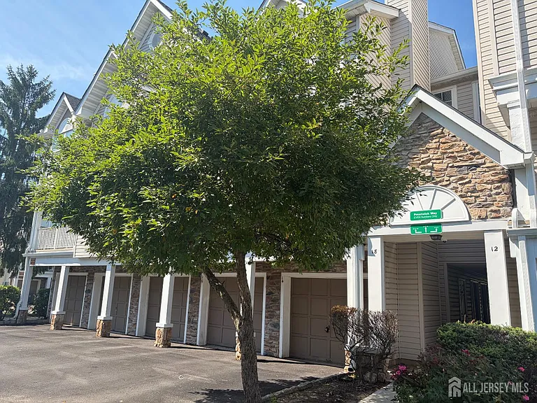 14 Prestwick Way — Photo 2