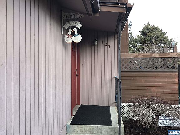 3rd image of 127 E Lopez Ave