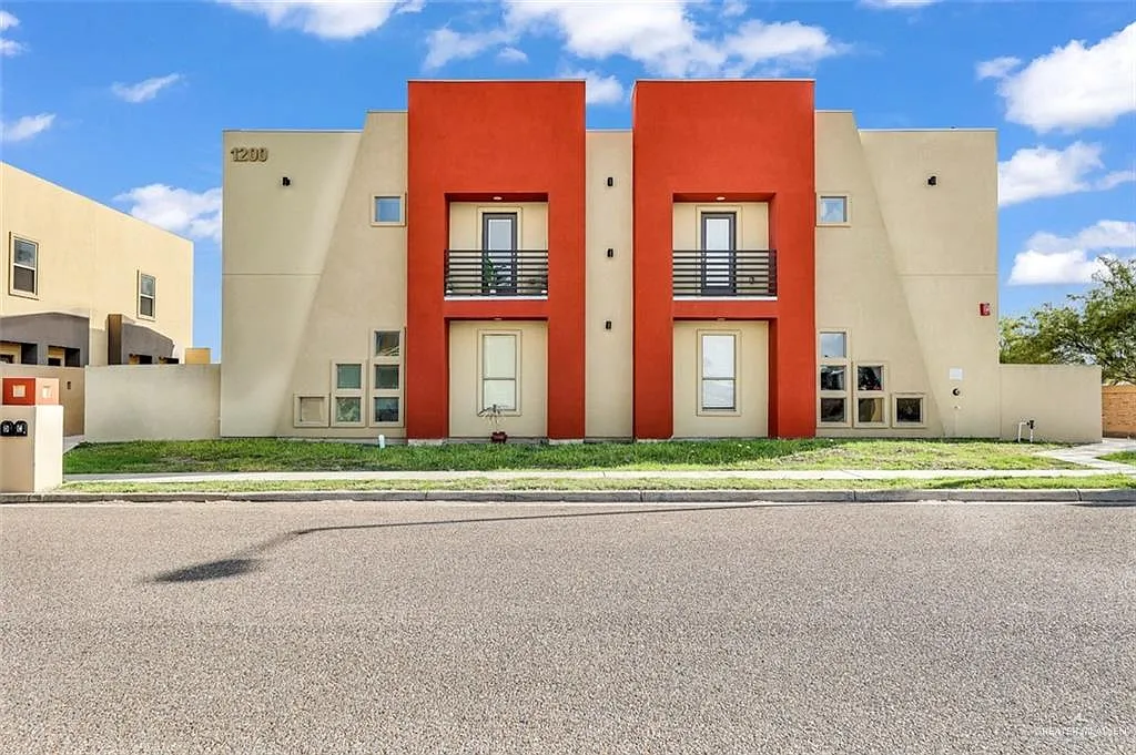 2 bed, 2.5 bath, 1185 sqft, $1,800 — Photo 1