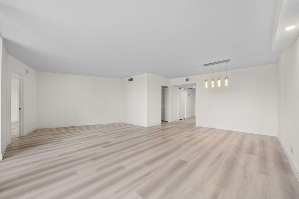4020 W PALM AIRE Drive #408, photo 7