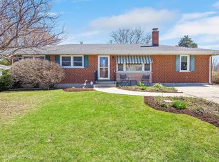 5823 Bentley Ave, Clarendon Hills, IL