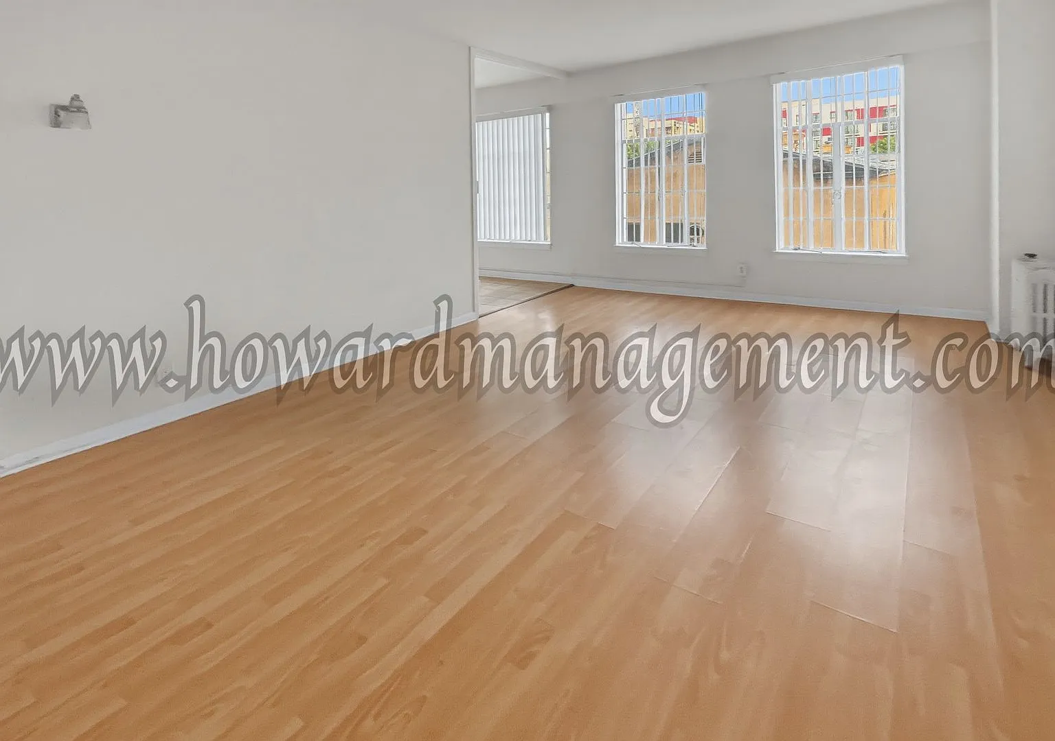 Wilshire Mediterranean Apartments — Photo 3