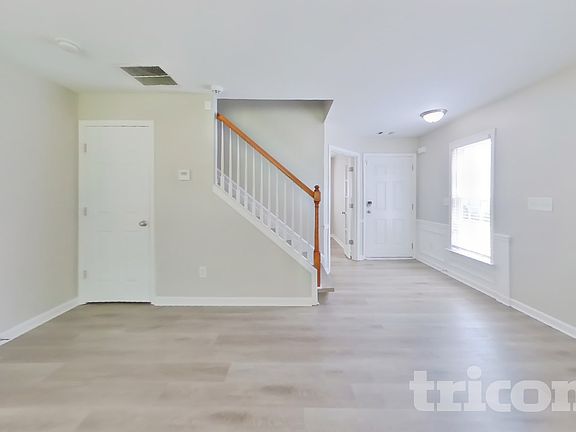 3rd image of 3281 Saville St SW