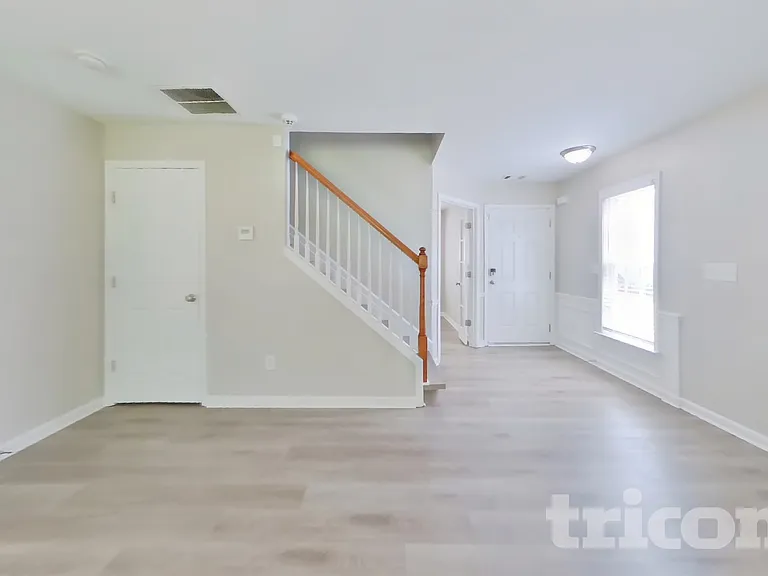 3281 Saville St SW — Photo 3