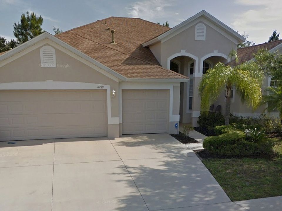 3 Car Garage/Front View.