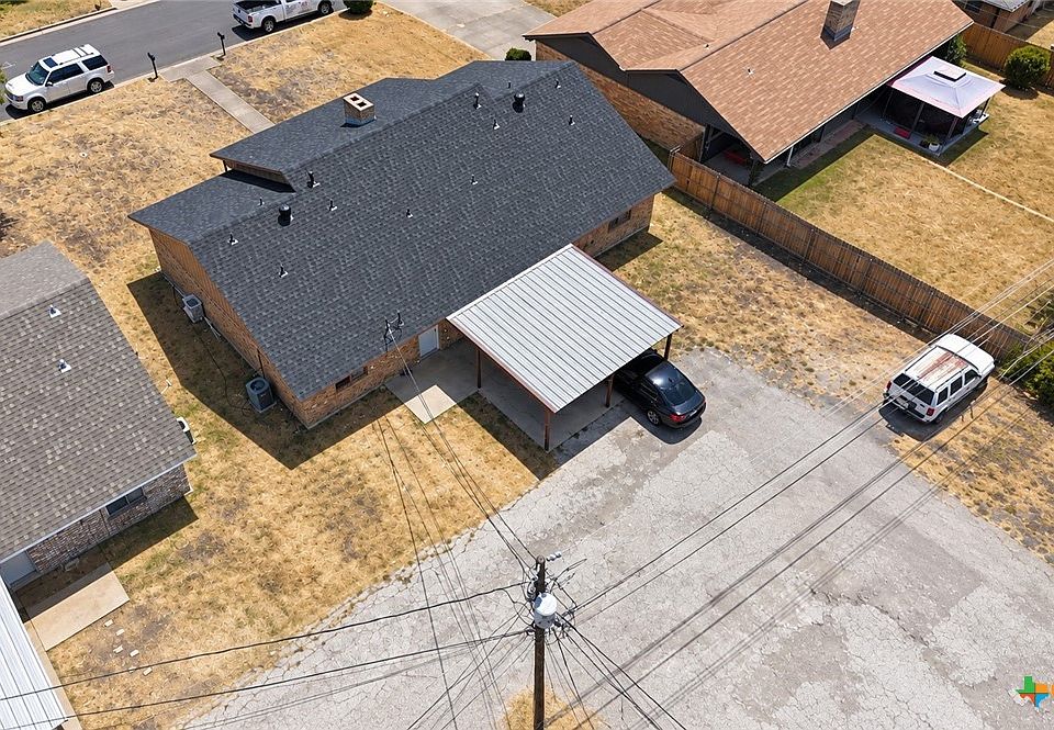 2nd image of 910 Saratoga Dr