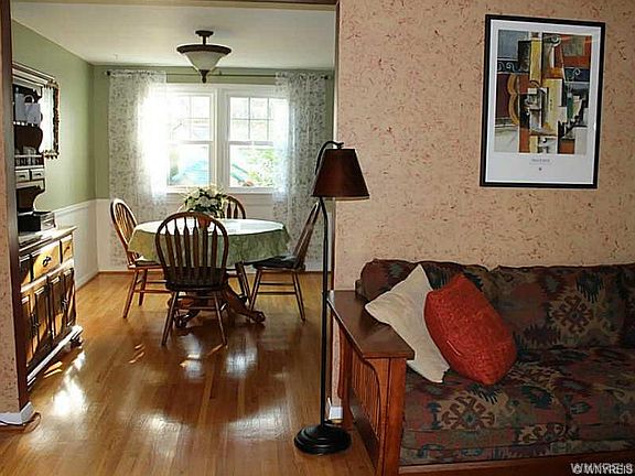 3rd image of 32 Sweetwood Dr