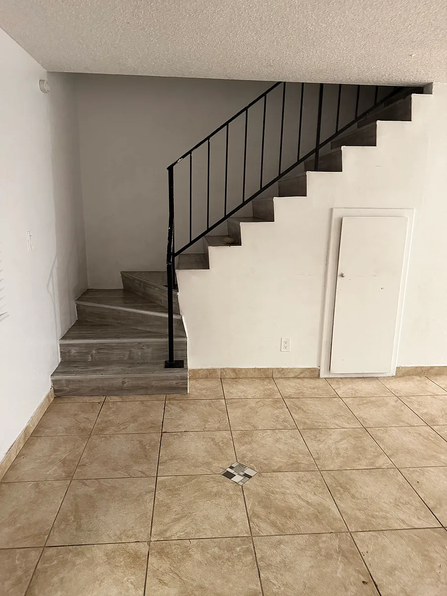 Building Photo - 15848 Saticoy St #11