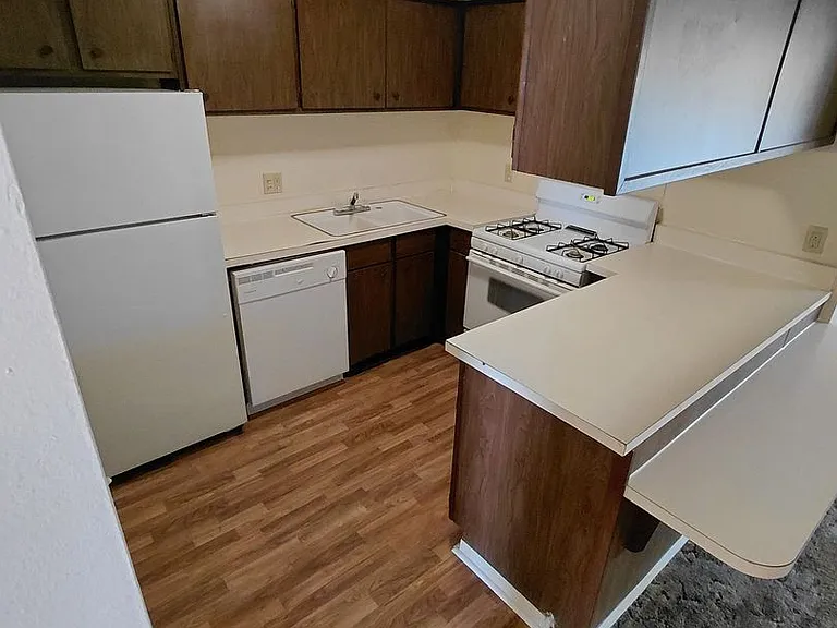 Prairie Sun Apartments — Photo 8