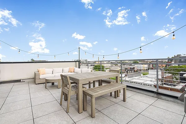 Rented by Compass | media 24