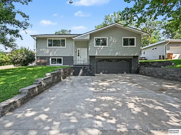 2004 Pleasantview Ln, Bellevue, NE 68005
