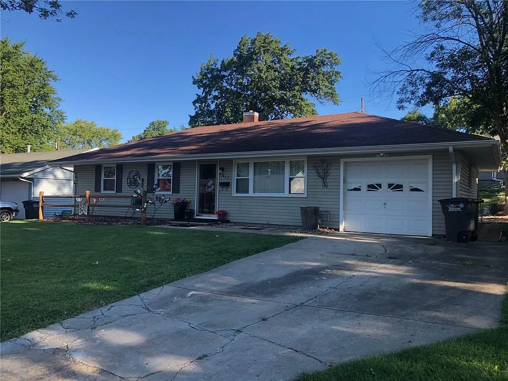 417 Dawn Ave photo 1