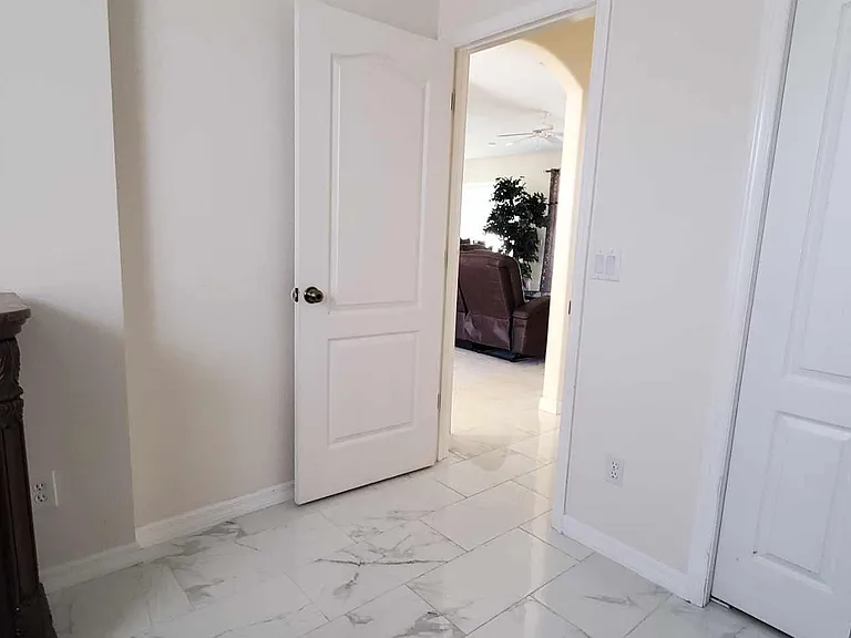 2323 Pan American Blvd — Photo 9