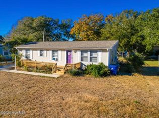 223 Dogwood St, Atlantic Beach, NC 28512