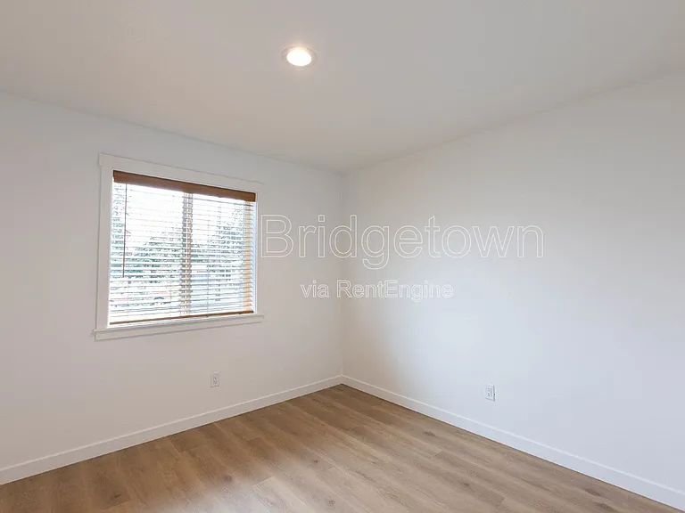 6506 SE 63rd Ave — Photo 10