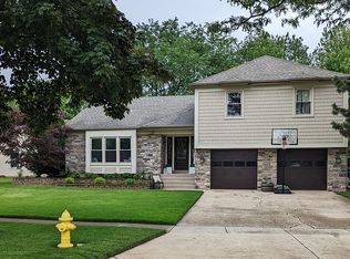 2307 Appleby Dr, Wheaton, IL 60189