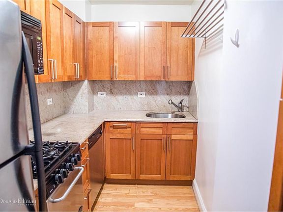 3rd image of 333 E 34th St APT 10N