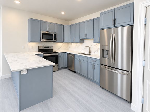 2nd image of 333 S Broad St #809