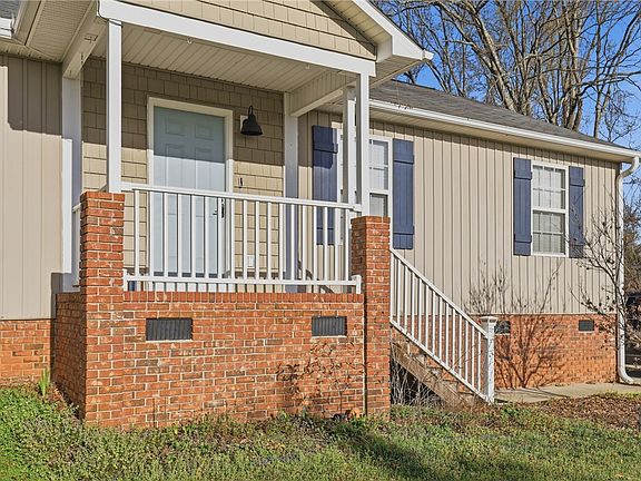 2nd image of 1519 E Calhoun St