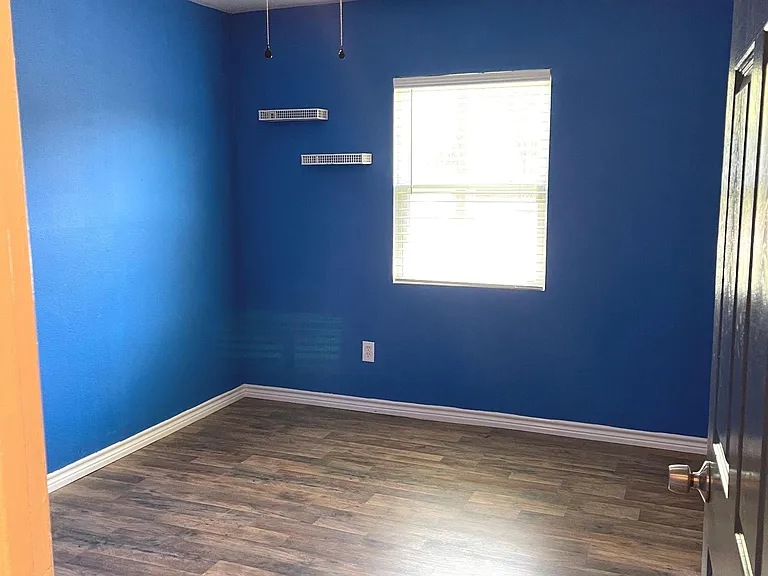 3921 Avenue H — Photo 14