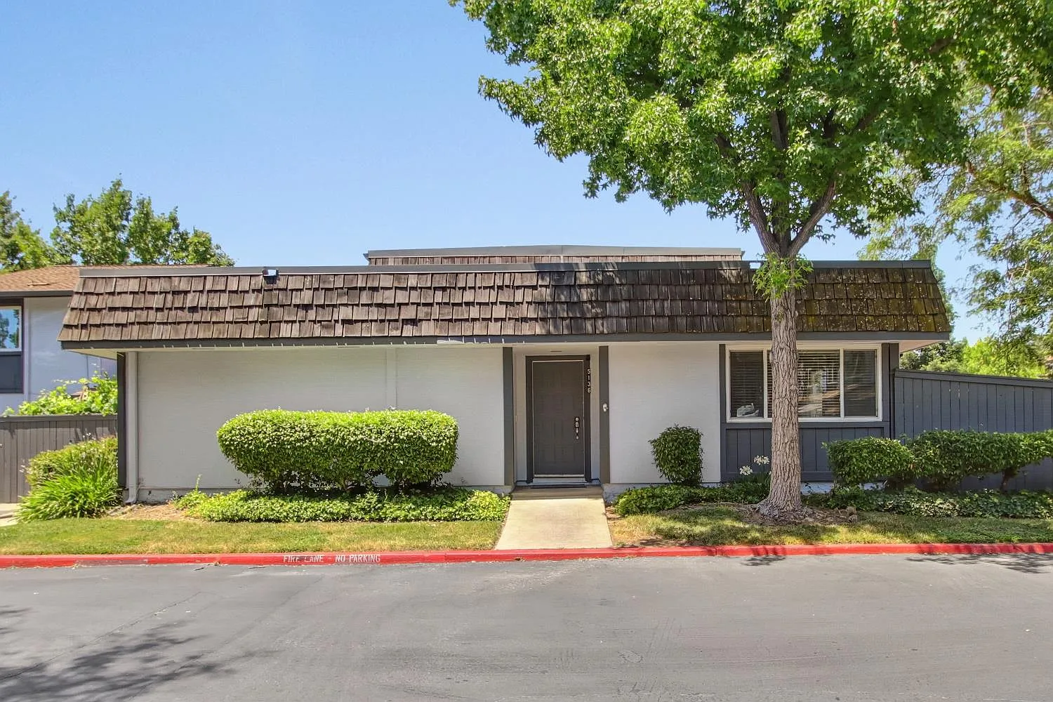 5136 Greenberry Dr photo 1