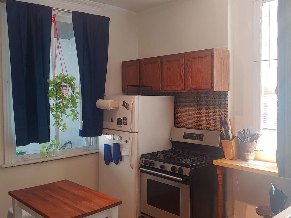 1st image of 1434 W Belle Plaine Ave #2R