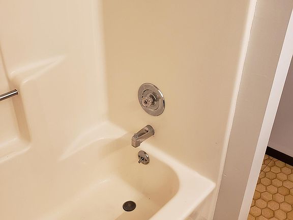 5th image of 600 James Ave