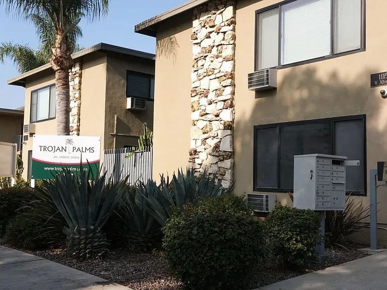 Trojan Palms — Photo 7
