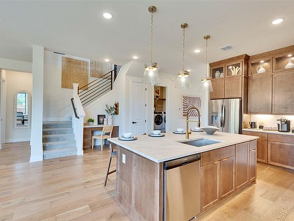 4th image of 1101 Cole Estates Dr