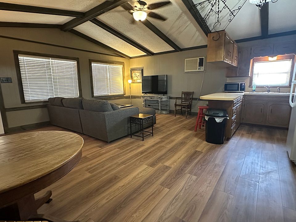 Living room/kitchen