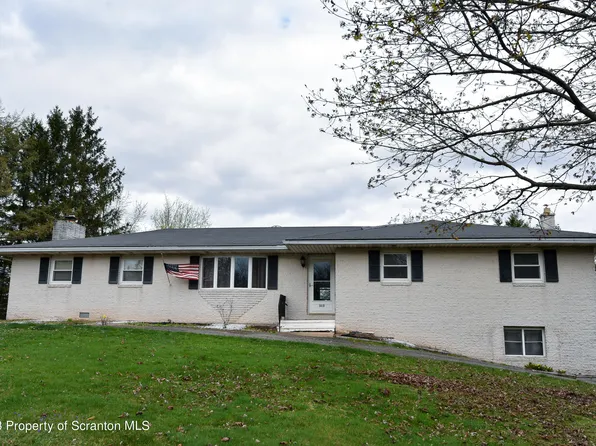 313 Center St, Greenfield Township, PA 18407