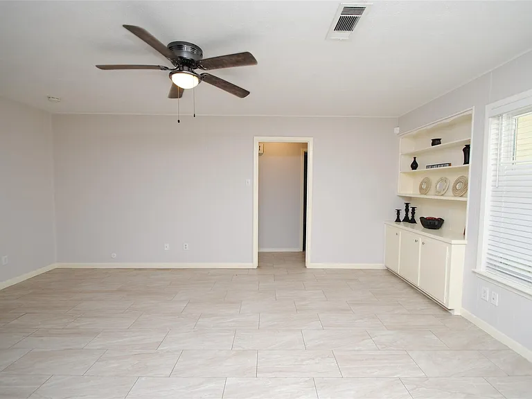 10659 Northbrook Dr — Photo 11