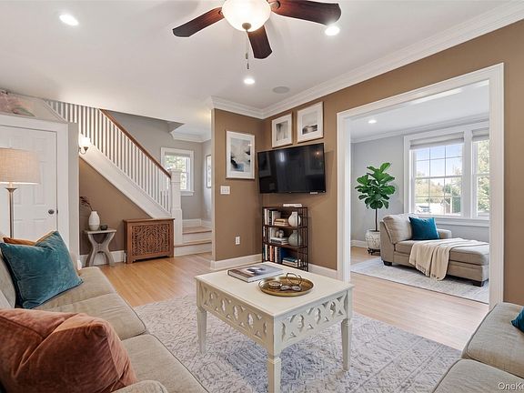 3rd image of 2913 Davis Street