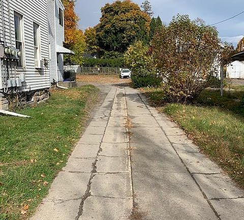 2nd image of 716 W Lacka Ave