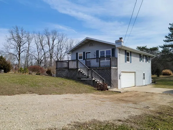 1030 N 33rd St, Galesburg, MI 49053