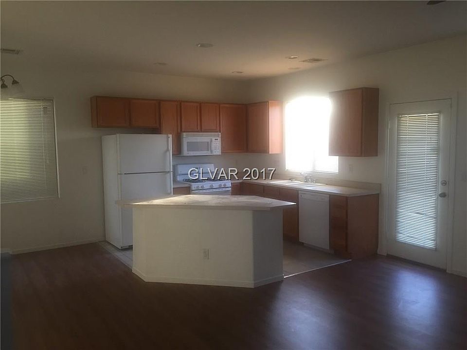 2nd image of 3521 Quiet Pueblo St