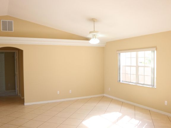 3rd image of 413 SW Lakehurst Drive
