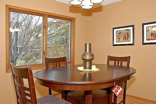 Dining room w/hardwood floors