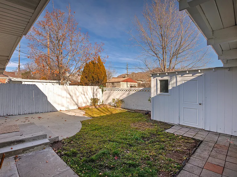 2723 S Melbourne St — Photo 24