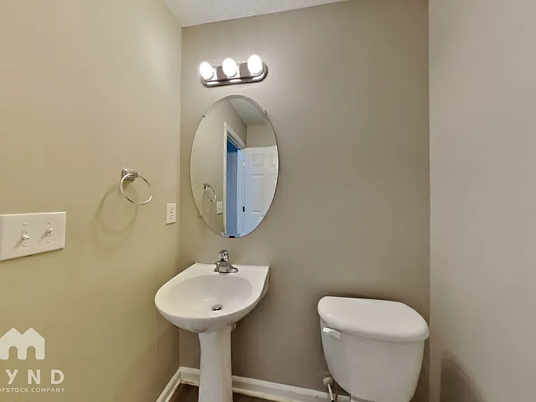 4076 Clovelly Dr — Photo 10