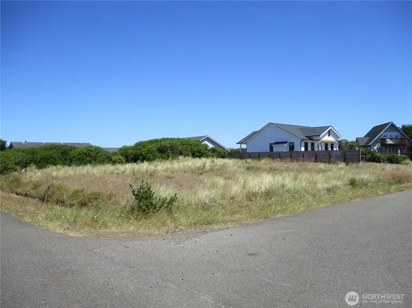 1176 Fairwood Drive SW, Ocean Shores, WA 98569