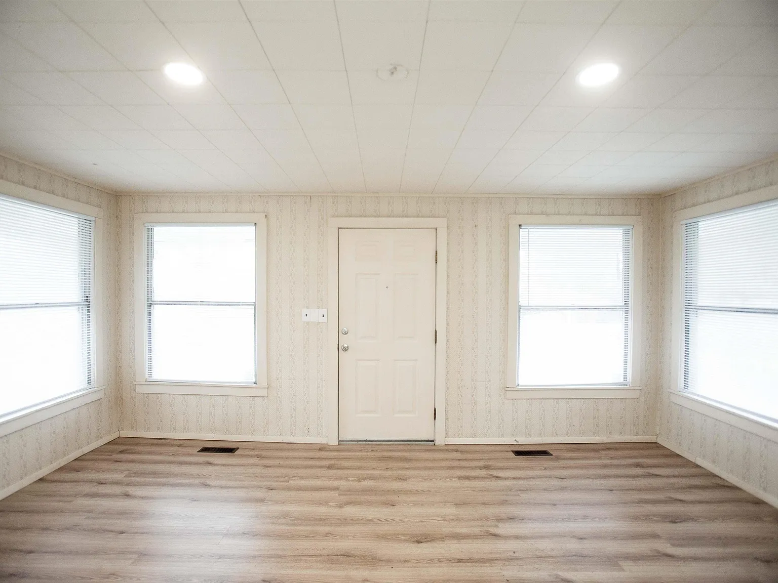2 bed, 1.0 bath, 1192 sqft, $825 — Photo 3