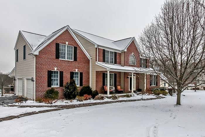 2nd image of 910 Livingston Dr