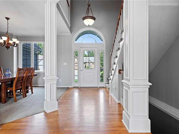 5th image of 116 NE Hidden Meadow Ct