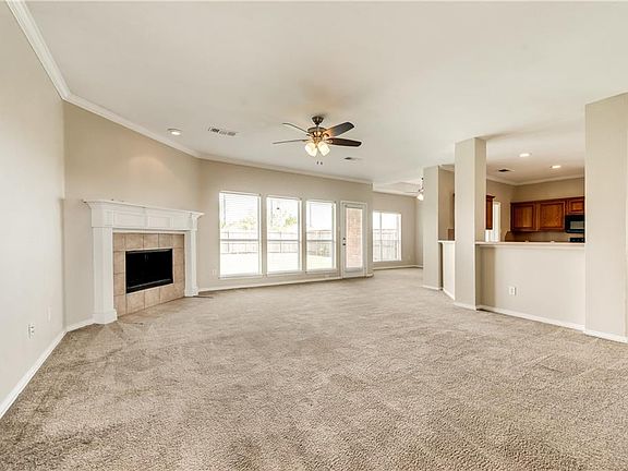 4th image of 307 Autumn Breeze Dr
