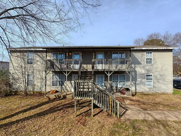 21 River Oaks Dr, Jackson, TN 38305