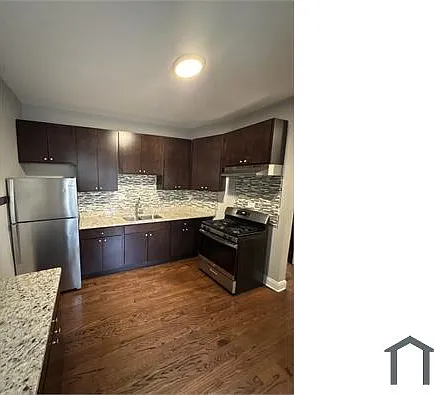 3 bed, 1250 sqft, $1,900 — Photo 2