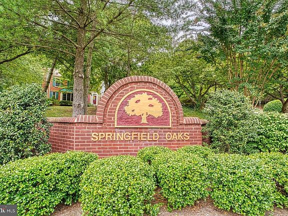 Desirable Springfield Oaks neighborhood
