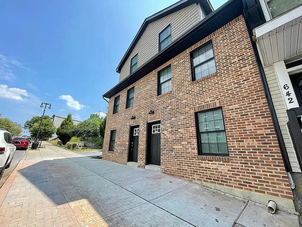 3 bed, 1320 sqft, $2,225 — Photo 2