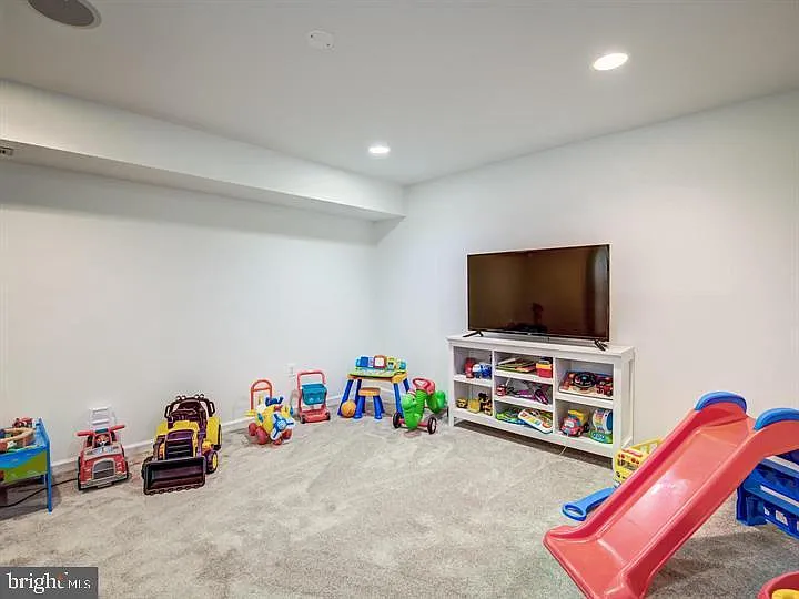 5 Regal Ct — Photo 25